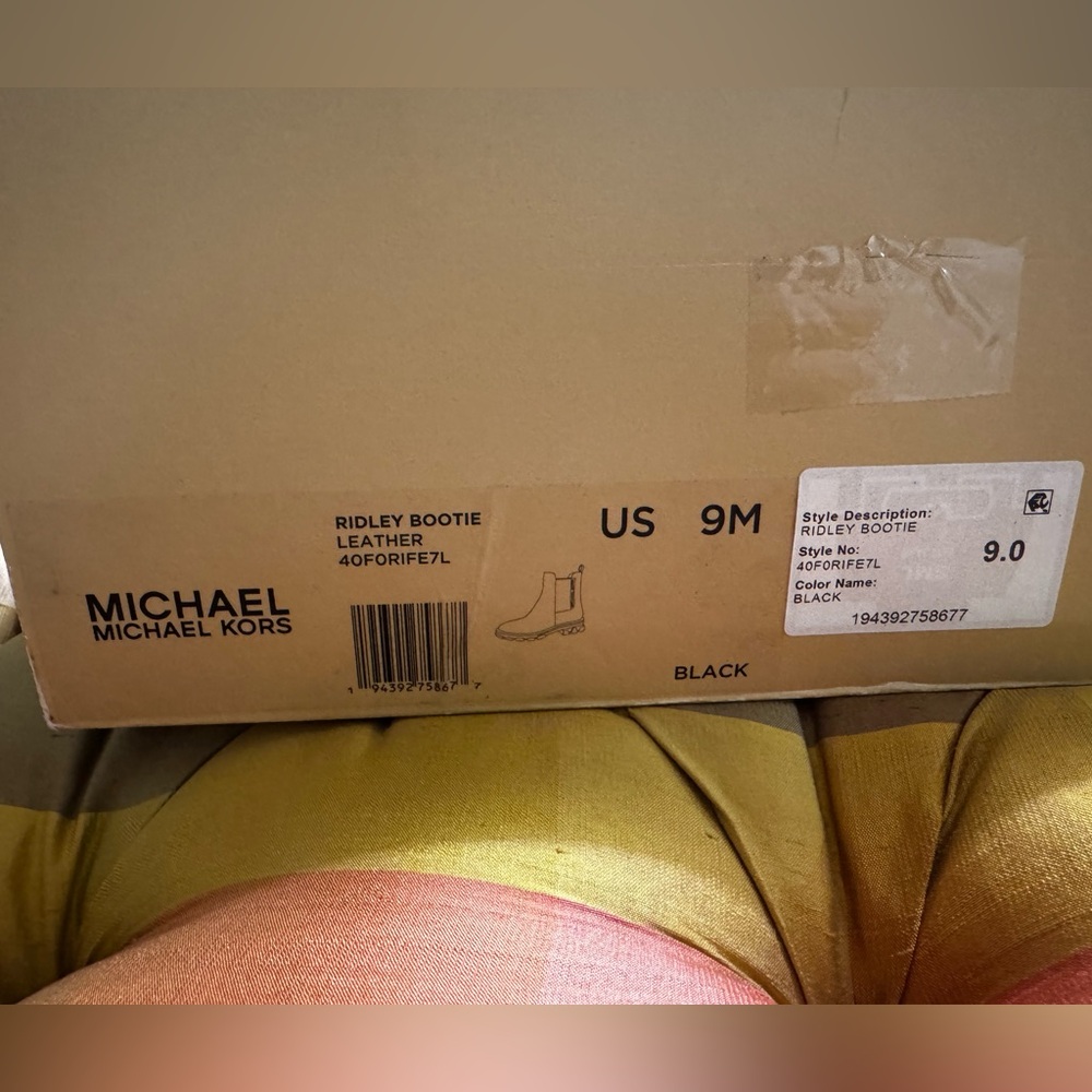 Michael Kors Ridley Chelsea bootie NWT $236 Size 9 - Picture 12 of 12